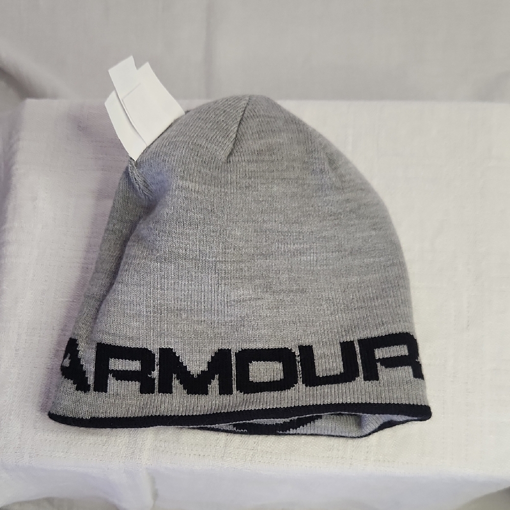 NWT Under Armour Reversible Black and Gray Striped Beanie - Picture 6 of 8